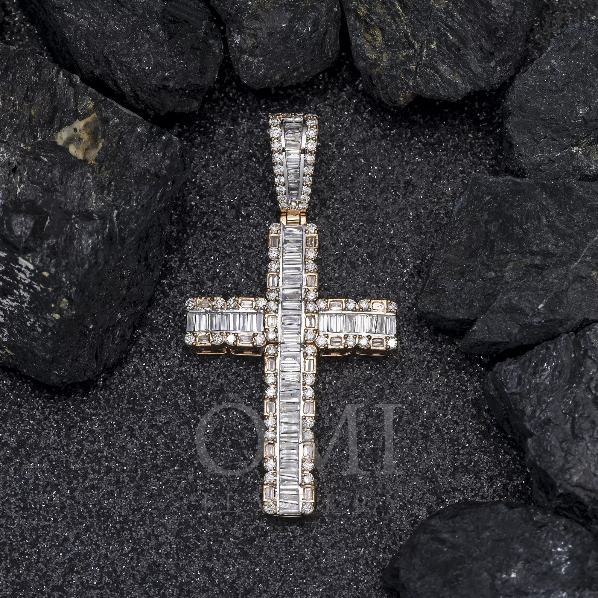 10K GOLD BAGUETTE AND ROUND DIAMOND CROSS PENDANT 2.84 CT