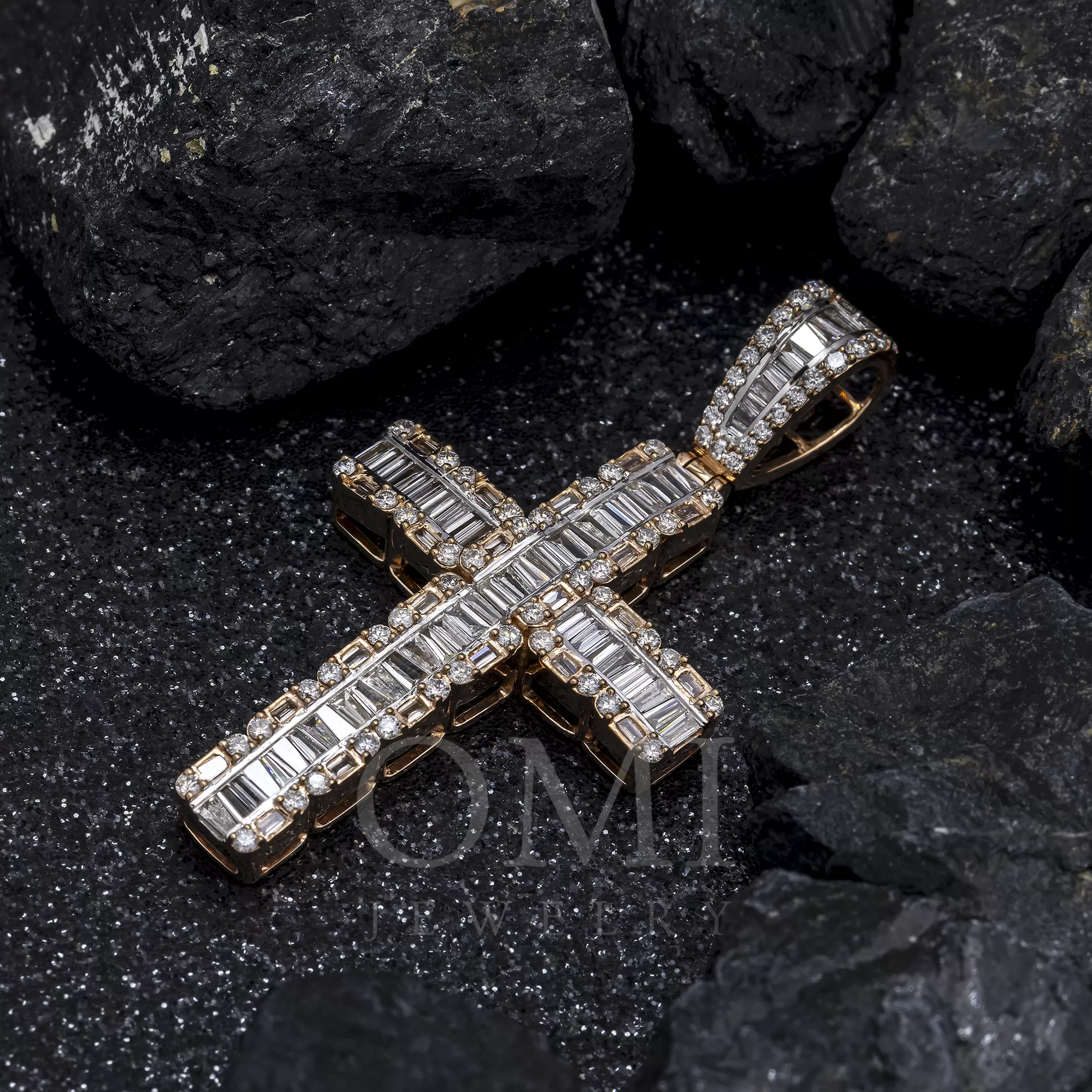 10K GOLD BAGUETTE AND ROUND DIAMOND CROSS PENDANT 2.84 CT