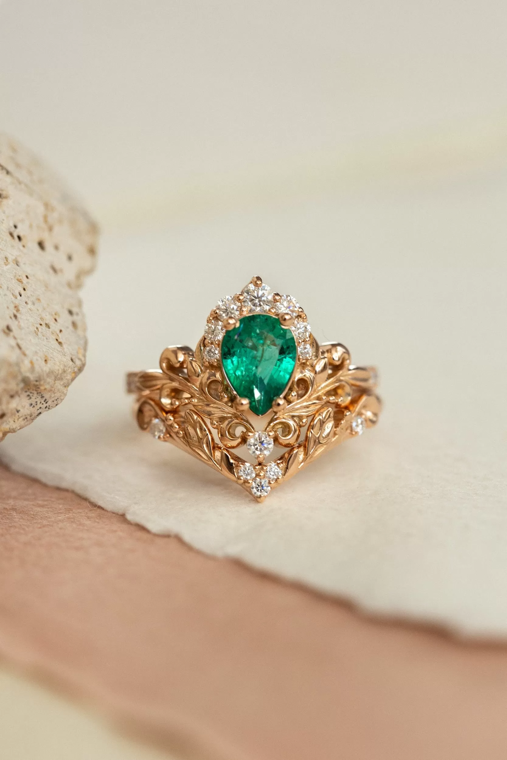 Emerald and diamonds bridal ring set, baroque inspired gold engagement ring set / Sophie