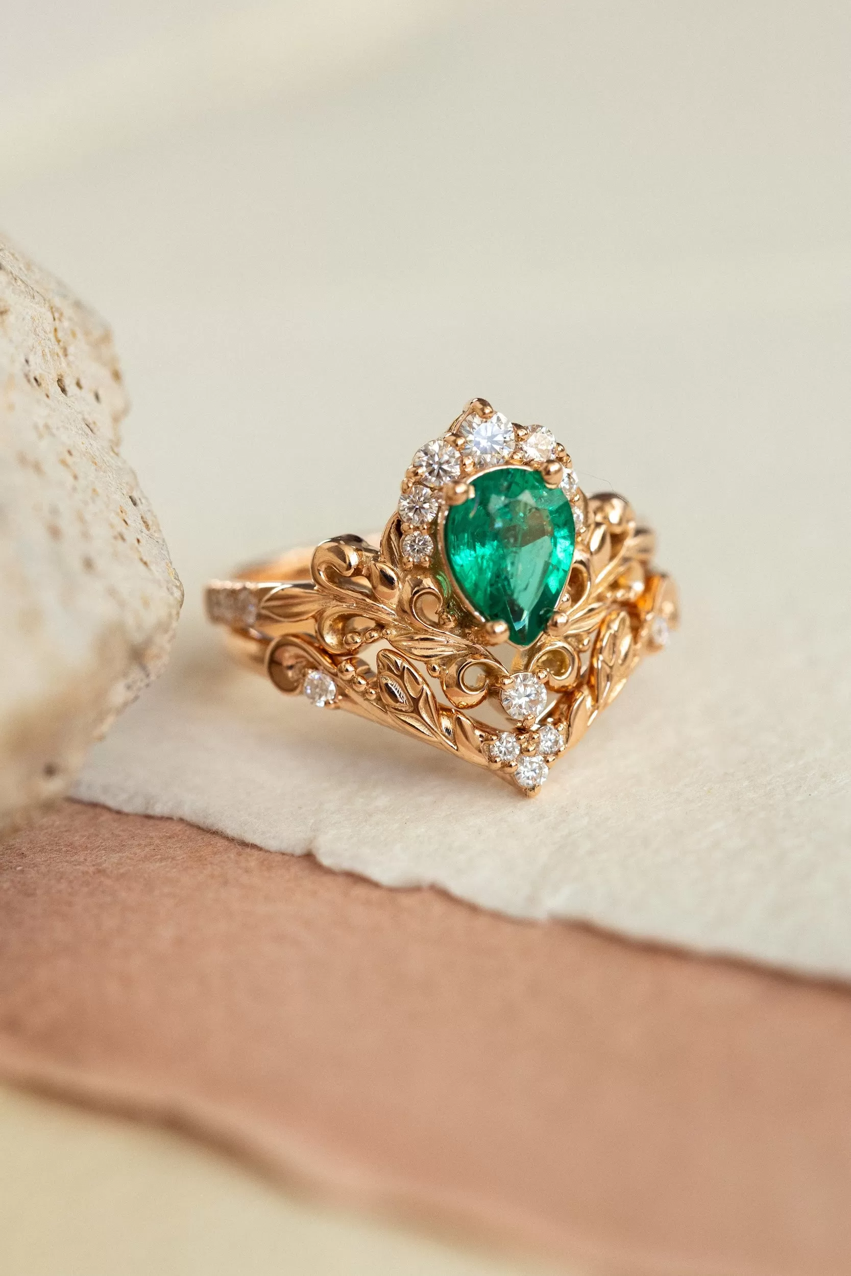 Emerald and diamonds bridal ring set, baroque inspired gold engagement ring set / Sophie