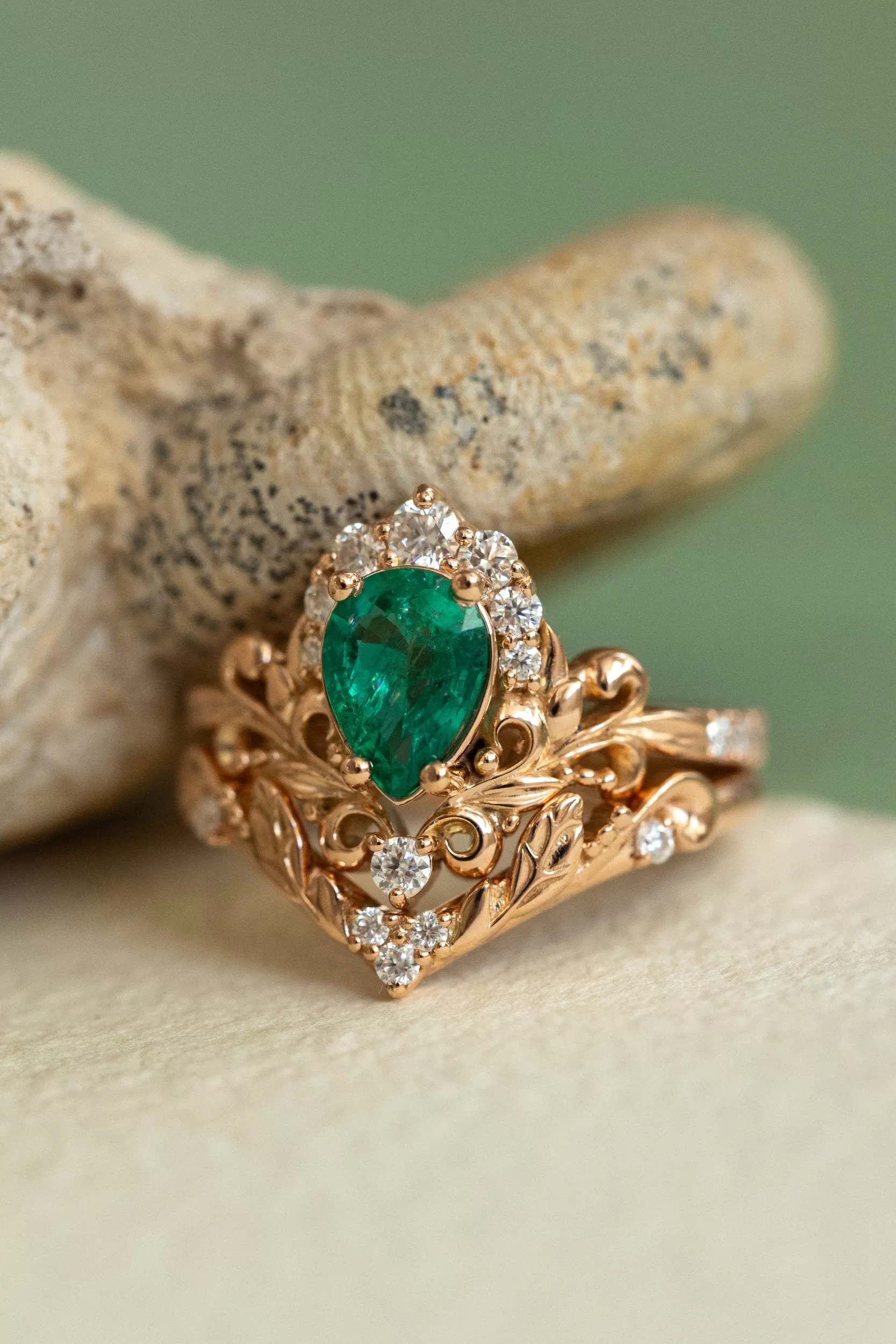 Emerald and diamonds bridal ring set, baroque inspired gold engagement ring set / Sophie