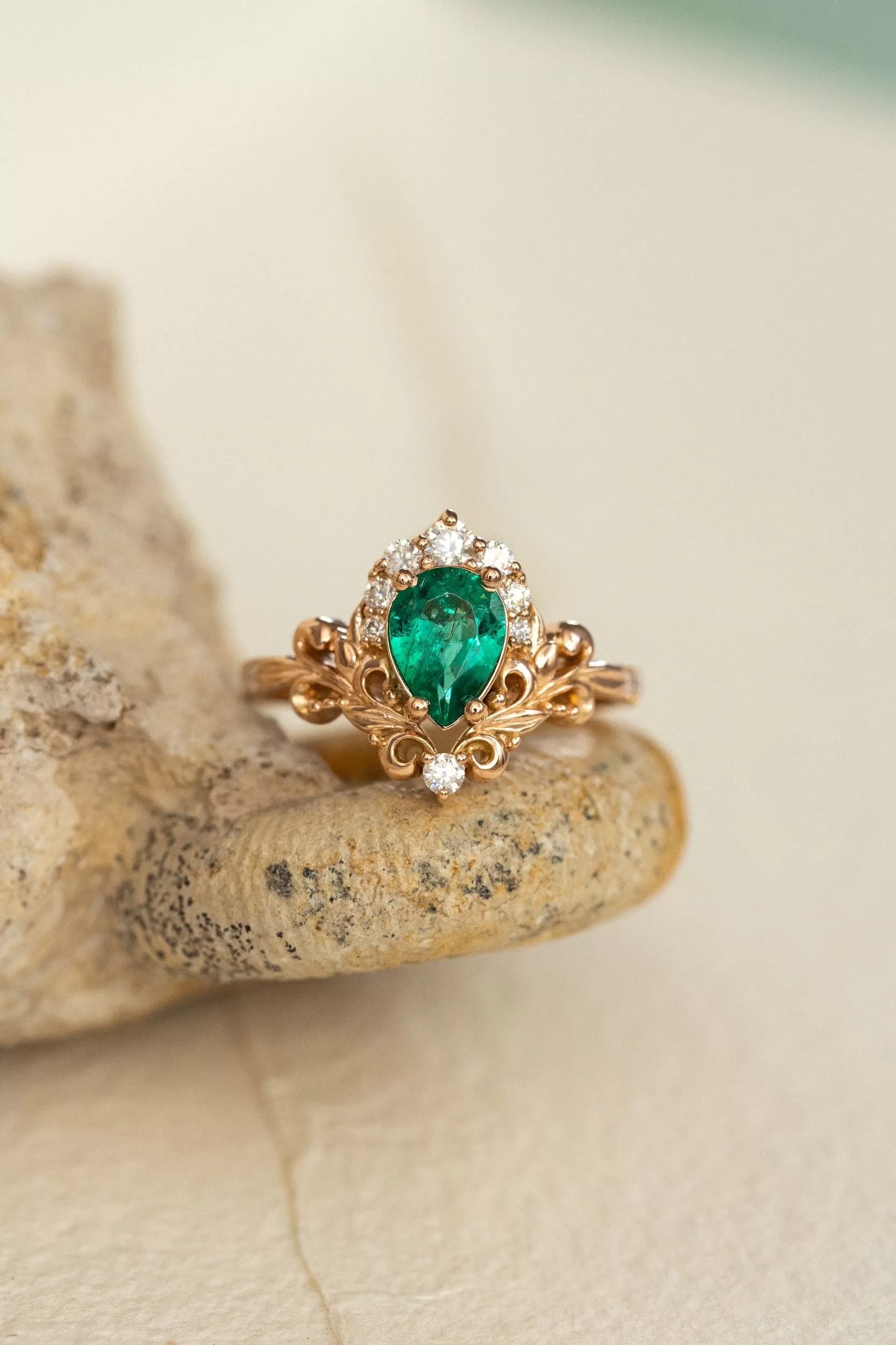 Emerald and diamonds bridal ring set, baroque inspired gold engagement ring set / Sophie