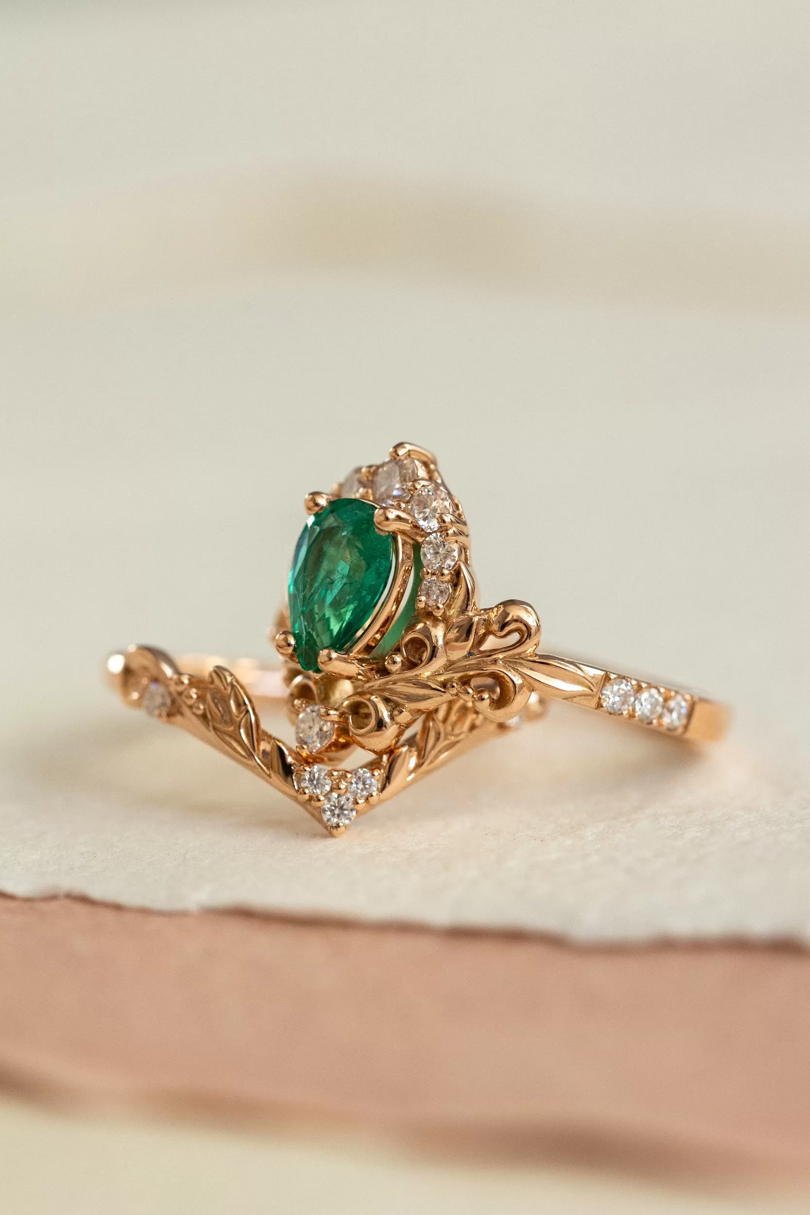 Emerald and diamonds bridal ring set, baroque inspired gold engagement ring set / Sophie