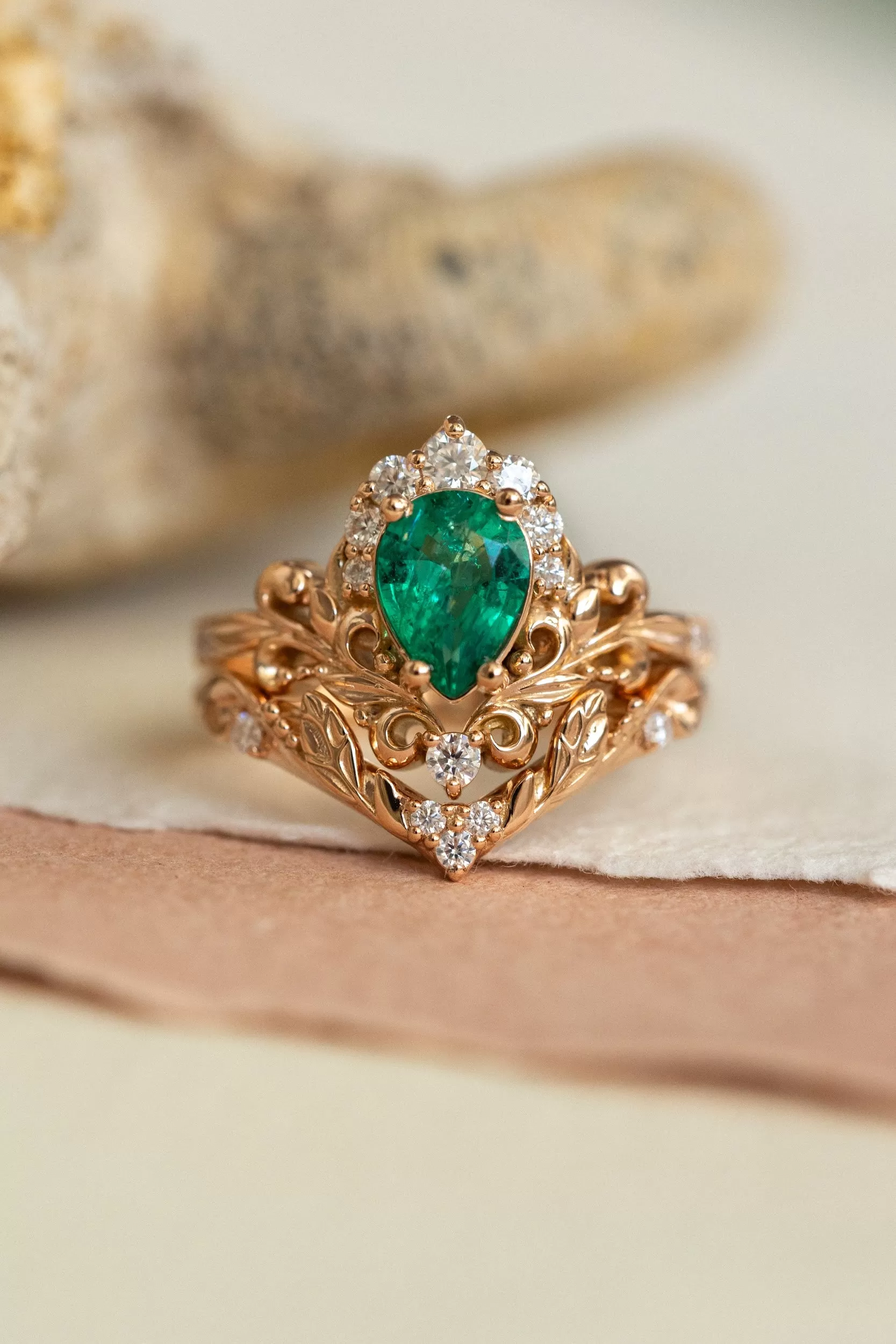 Emerald and diamonds bridal ring set, baroque inspired gold engagement ring set / Sophie