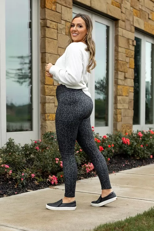 Full Length Leggings with Pockets in Black Leopard