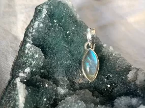 Labradorite Akoni Pendant - XSmall Marquise