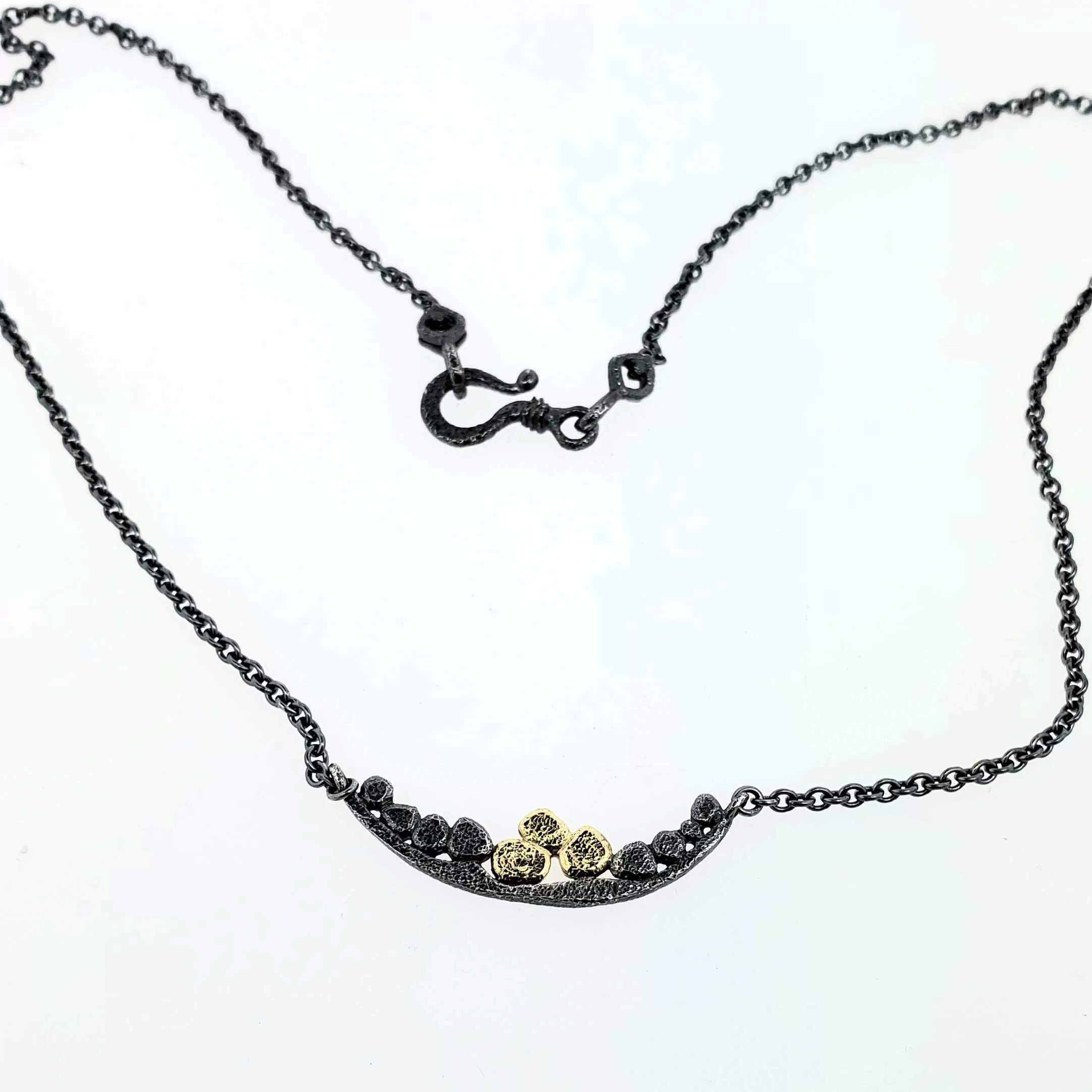 Wavy Pebbles Bar Necklace