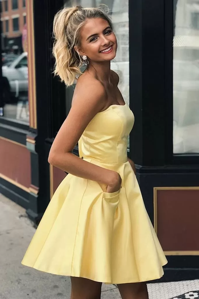 Yellow Satin Strapless Short Prom Dresses with Pockets Simple Homecoming Dresses